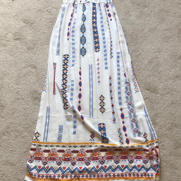 White dress - Picture 3 of 7